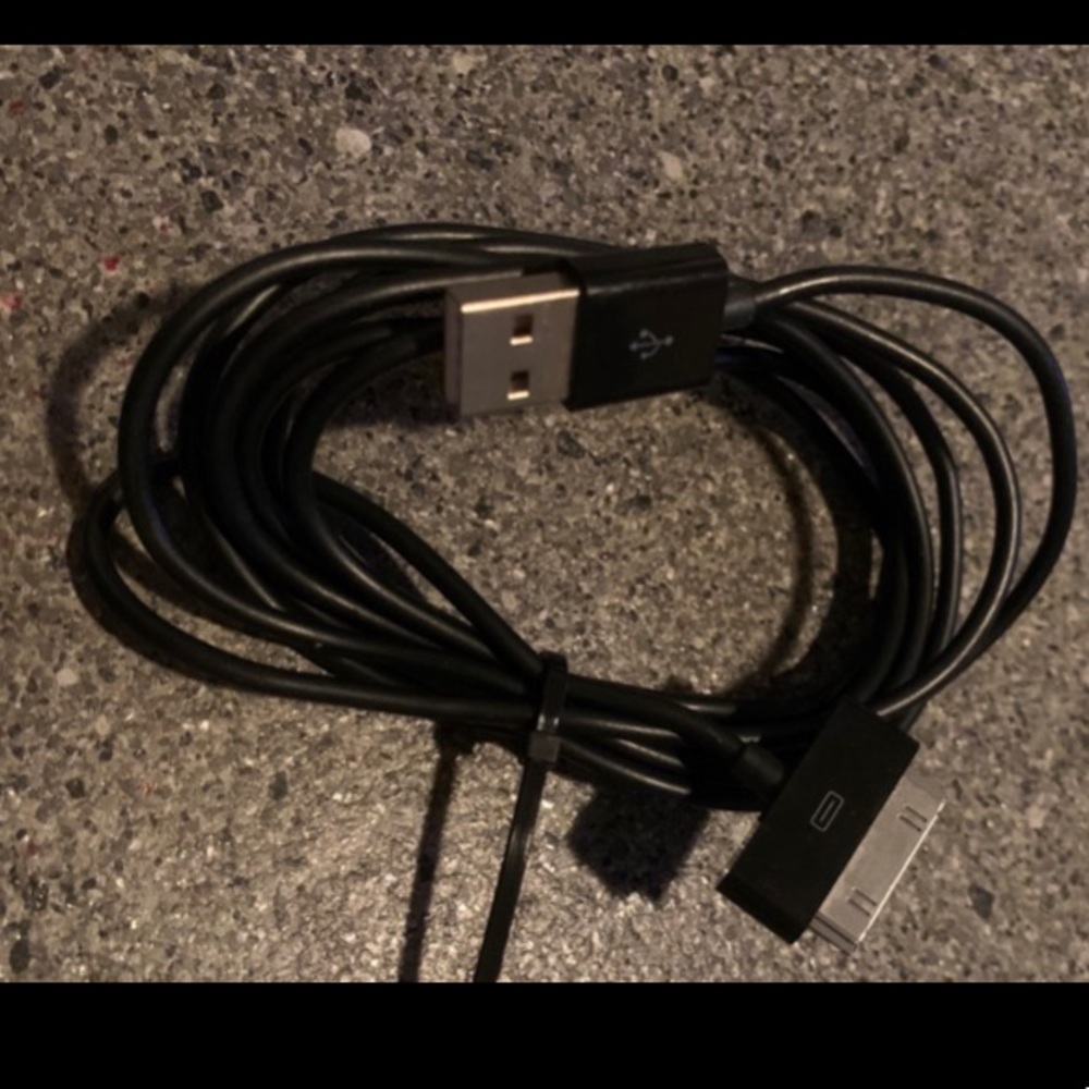 Black Sync & Charging Cable for iPhone. 30 Pin to USB Cable